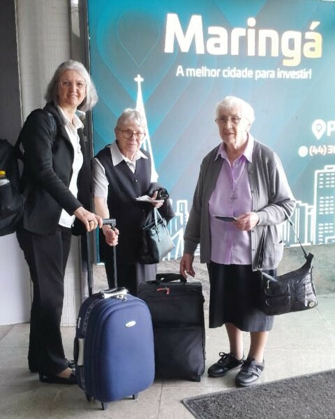 Gruppenfoto mit Gepäck