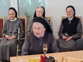 Geburtstag_Sr._M._Roberta_10_original